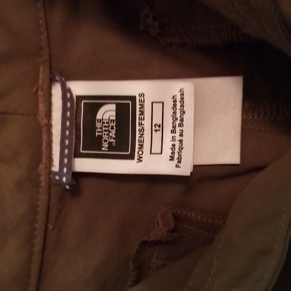 🌻THE NORTH FACE SHORTS 🌻 - Picture 5 of 5